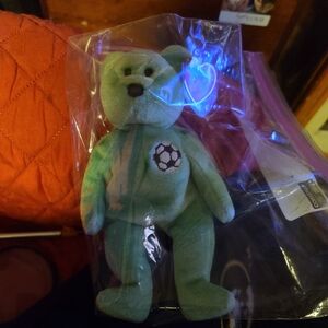 Rare.Soccer beanie baby bear.